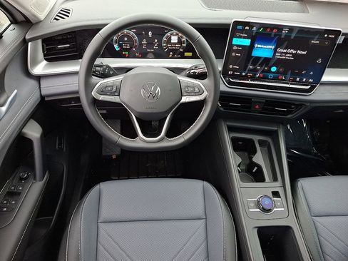 New 2026 Volkswagen Tiguan SE image 7