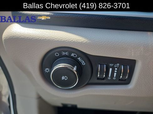 Used 2024 Chrysler Pacifica Touring-L FWD image 18