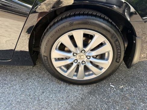 Used 2011 Honda Accord EX-L image 12