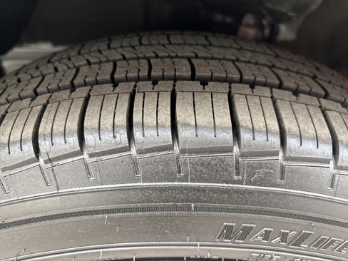 Used 2024 Toyota Prius LE image 12