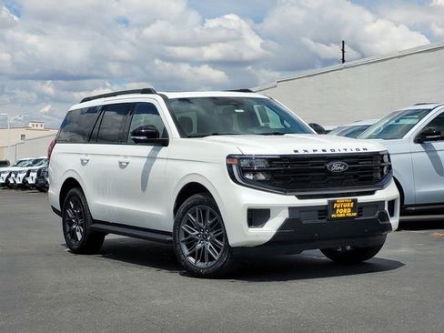 New 2026 Ford Expedition Platinum w/ Stealth Appearance Package AWD/4WD image 1