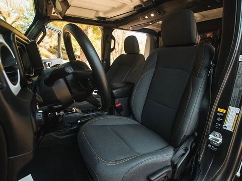 Used 2024 Jeep Gladiator Sport image 16