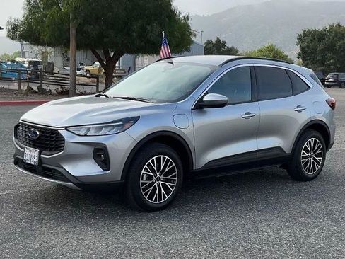 Certified 2024 Ford Escape SE FWD image 2