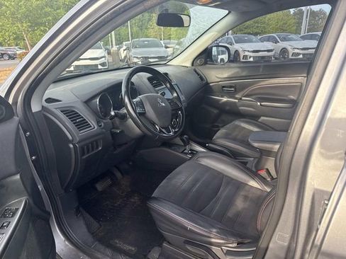 Used 2018 Mitsubishi Outlander Sport SE image 3