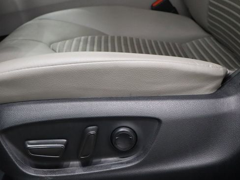 Used 2023 Toyota Camry SE image 18