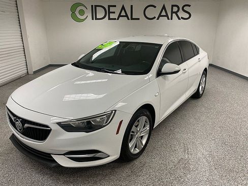 Used 2019 Buick Regal Preferred image 1