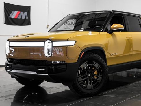 Used 2023 Rivian R1S Adventure image 9