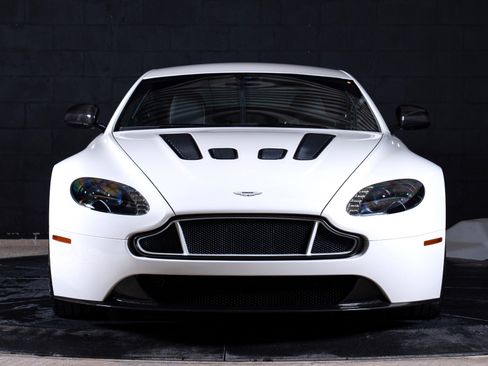 Used 2017 Aston Martin V12 Vantage S RWD image 12