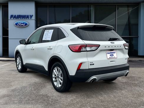 Used 2020 Ford Escape SE image 4