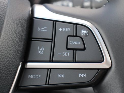 Certified 2025 Toyota Highlander XSE image 28