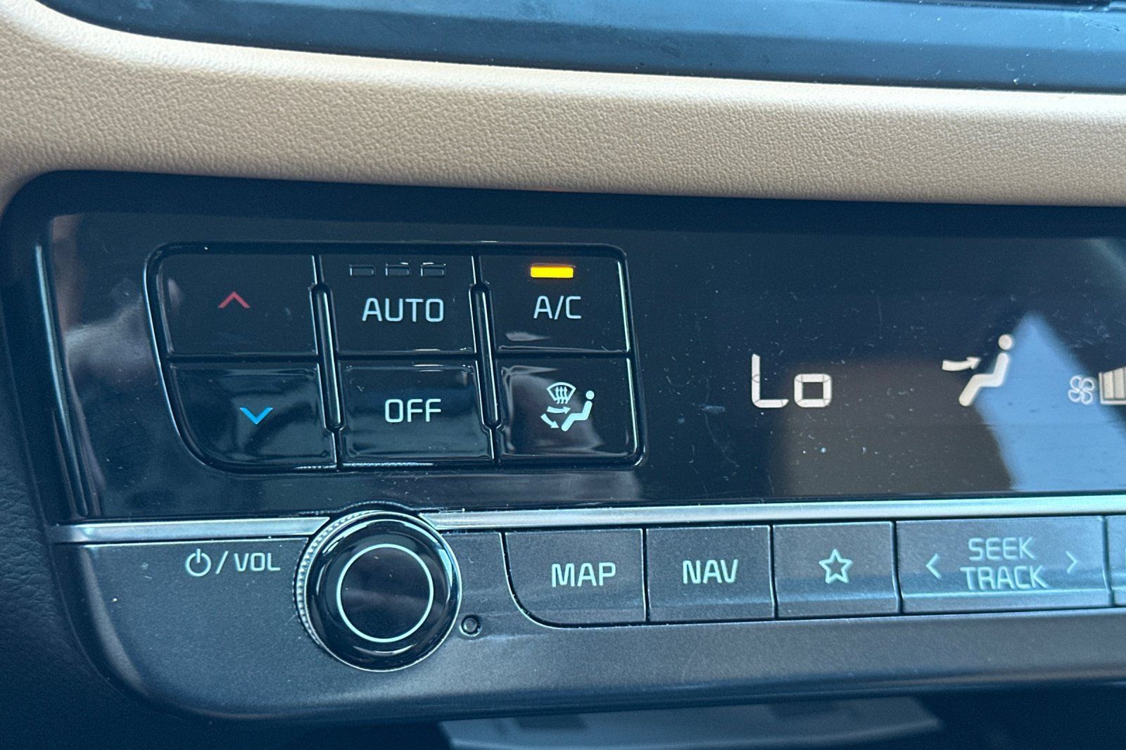 Certified 2024 Kia Seltos EX FWD image 29