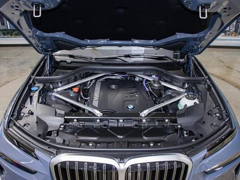 Certified 2025 BMW X7 xDrive40i w/ Premium Package image 5