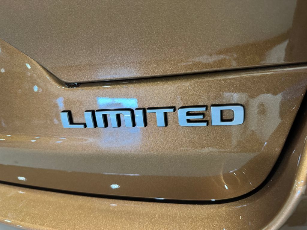 New 2026 Jeep Grand Cherokee Limited w/ Luxury Tech Group II AWD/4WD image 33