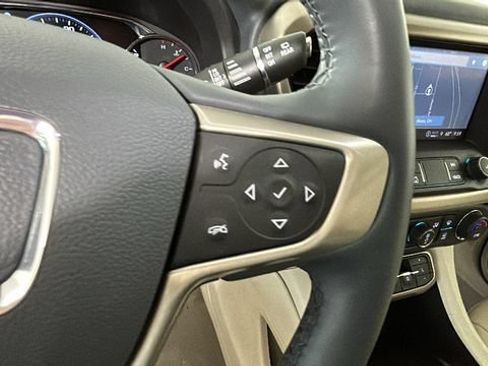 Used 2023 GMC Acadia Denali w/ Denali Ultimate Package AWD/4WD image 16