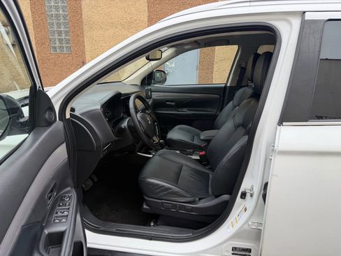 Used 2020 Mitsubishi Outlander SE image 24