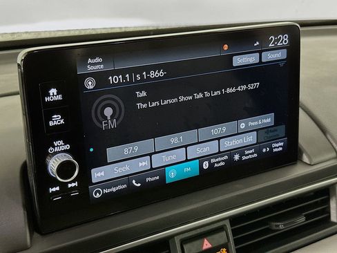 Used 2023 Honda Pilot Touring image 16