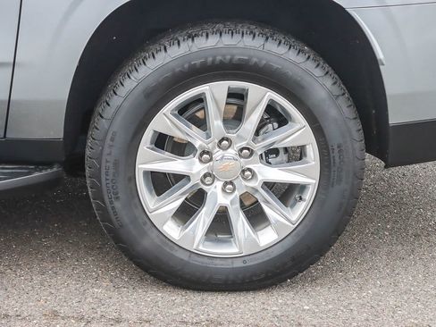 Used 2025 Chevrolet Suburban Premier image 10