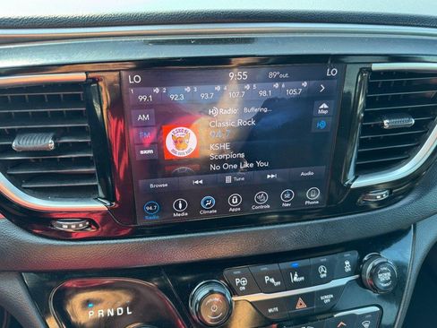 Used 2019 Chrysler Pacifica Touring Plus w/ Advanced Safetytec Group FWD image 20