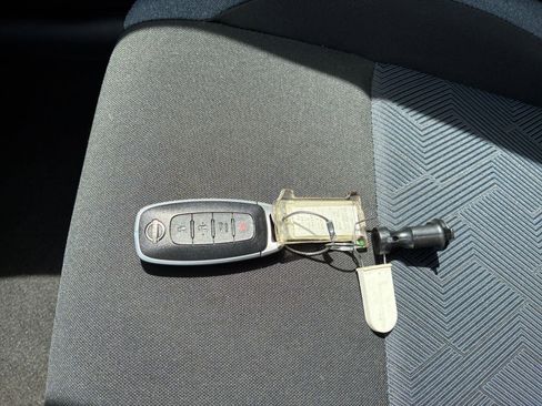 Used 2025 Nissan Versa SV image 21