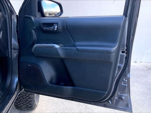 Used 2022 Toyota Tacoma Limited AWD/4WD image 28