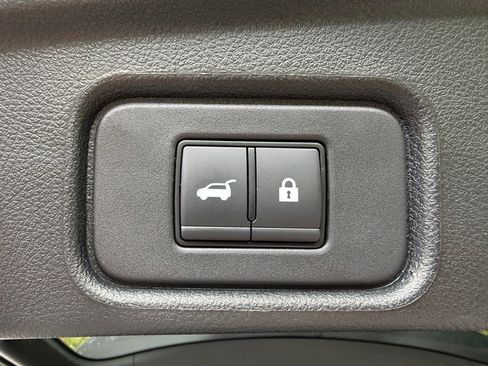Used 2024 Nissan Pathfinder SL AWD/4WD image 19