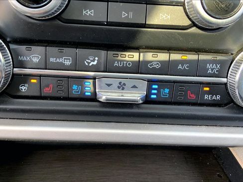Used 2022 Ford Expedition Limited AWD/4WD image 34