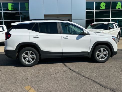 Used 2024 GMC Terrain SLE w/ Driver Convenience Package AWD/4WD image 4