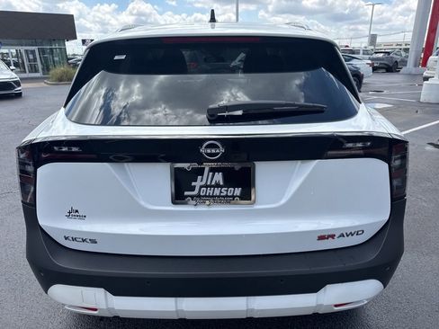 New 2026 Nissan Kicks SR w/ SR Premium Package AWD/4WD image 4