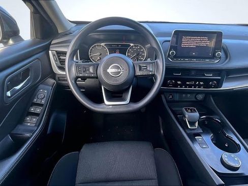 Used 2024 Nissan Rogue SV image 9