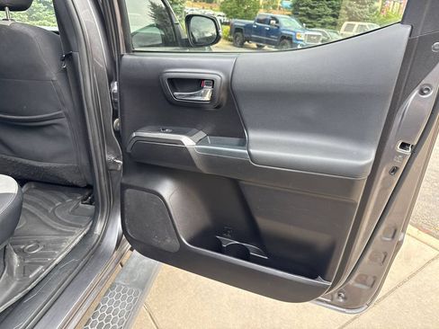 Used 2020 Toyota Tacoma TRD Off-Road w/ Technology Package AWD/4WD image 19