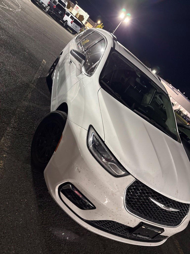 Used 2022 Chrysler Pacifica Limited AWD/4WD image 1