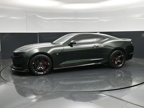 Used 2020 Chevrolet Camaro SS RWD image 9