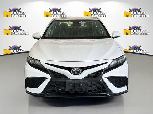 Used 2024 Toyota Camry SE FWD image 2