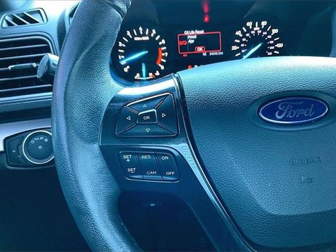 Used 2019 Ford Explorer XLT image 10