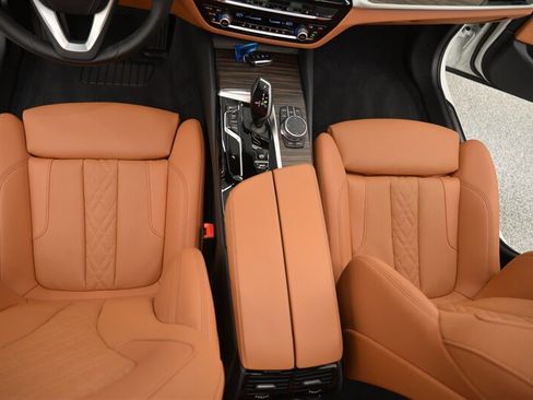 Used 2023 BMW 530i w/ Premium Package RWD image 19