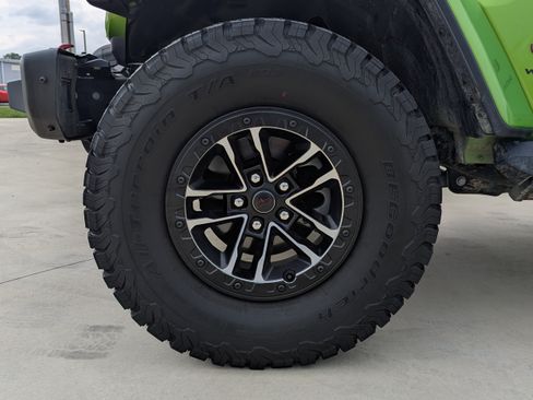 Used 2025 Jeep Wrangler Unlimited Rubicon AWD/4WD image 9