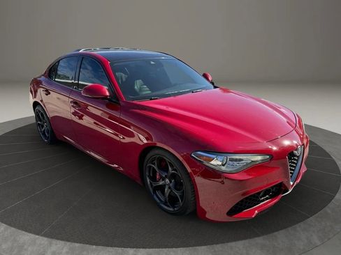 Used 2018 Alfa Romeo Giulia Ti Sport w/ Quick Order Package 22U Sport image 7