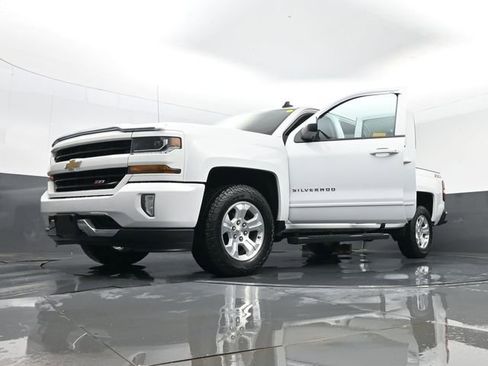 Used 2018 Chevrolet Silverado 1500 LT w/ All Star Edition AWD/4WD image 32