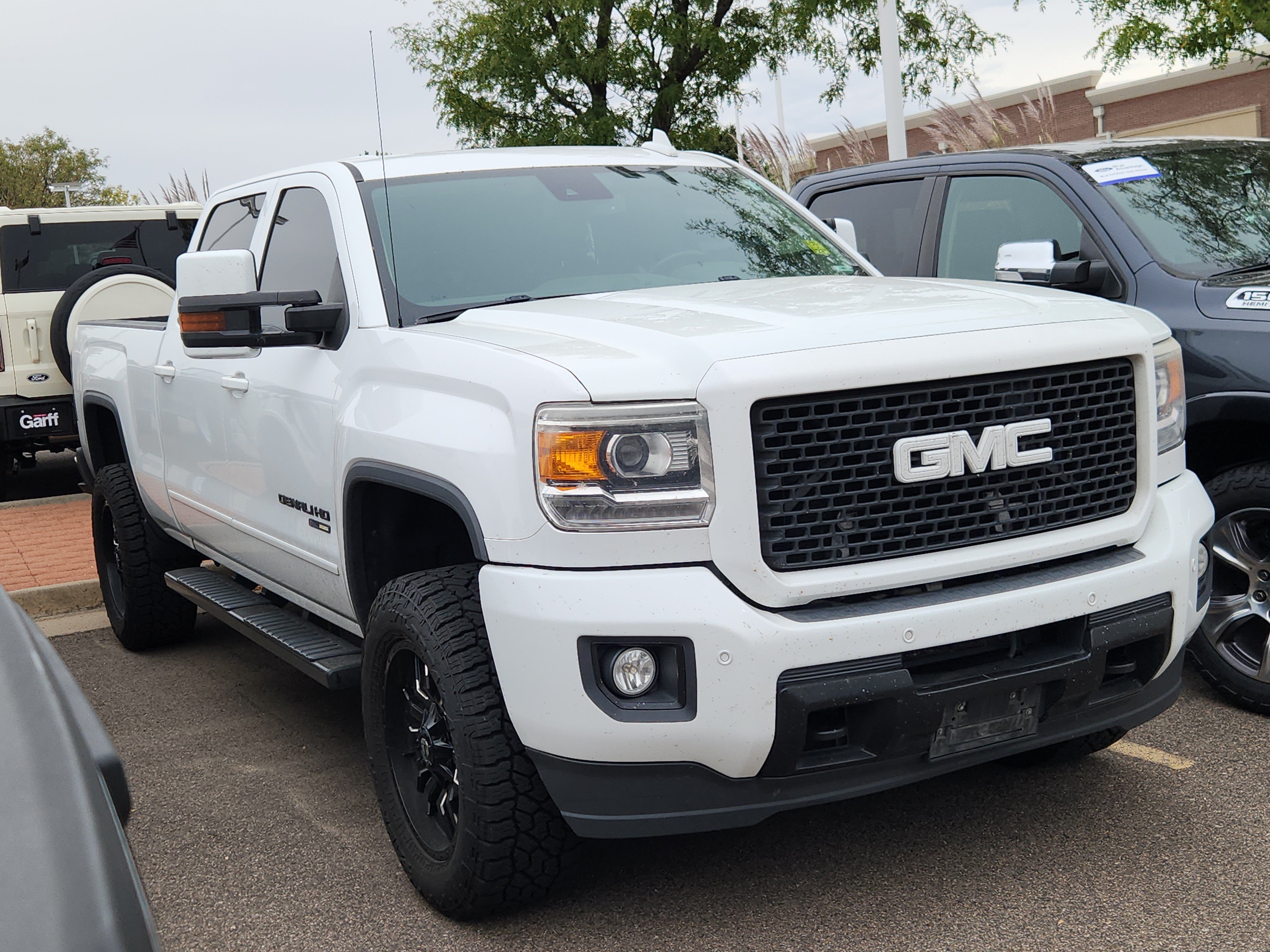 Used 2015 GMC Sierra 2500 Denali w/ Duramax Plus Package AWD/4WD image 3
