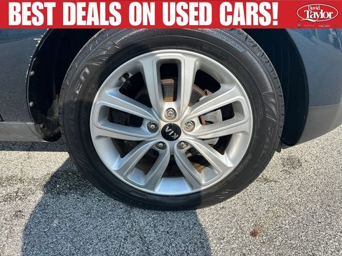 Used 2017 Kia Soul + FWD image 29