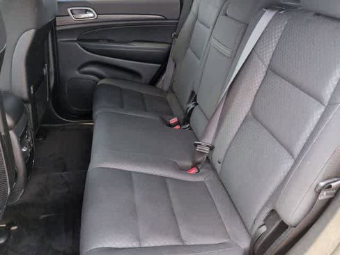 Used 2019 Jeep Grand Cherokee Laredo AWD/4WD image 19