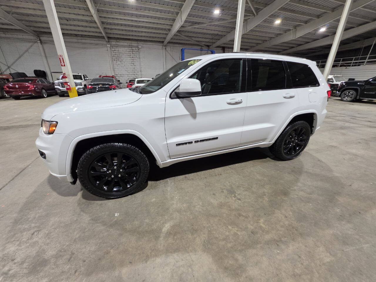 Used 2019 Jeep Grand Cherokee Altitude AWD/4WD image 1