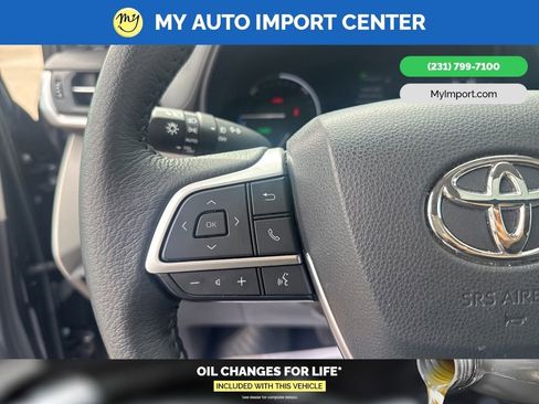 Used 2023 Toyota Sienna XLE FWD image 15