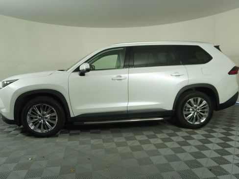Used 2025 Toyota Grand Highlander AWD image 4