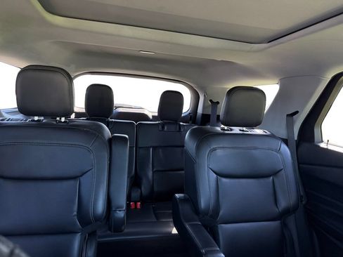 Used 2021 Ford Explorer XLT w/ Equipment Group 202A AWD/4WD image 14