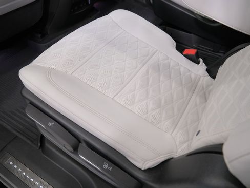 Used 2026 Cadillac Escalade V w/ LPO, ONYX Package image 31