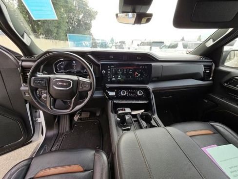 Used 2024 GMC Sierra 1500 AT4 w/ Technology Package AWD/4WD image 3