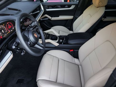 Used 2026 Porsche Cayenne image 16