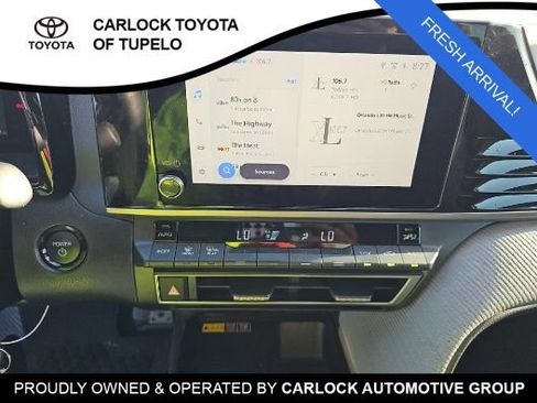Used 2025 Toyota Camry SE w/ Convenience Package FWD image 8