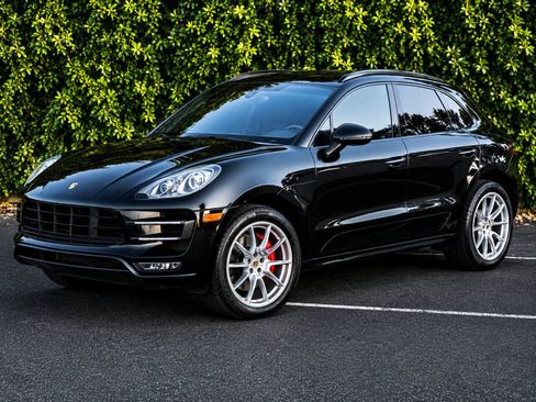 Used 2015 Porsche Macan Turbo AWD/4WD image 4